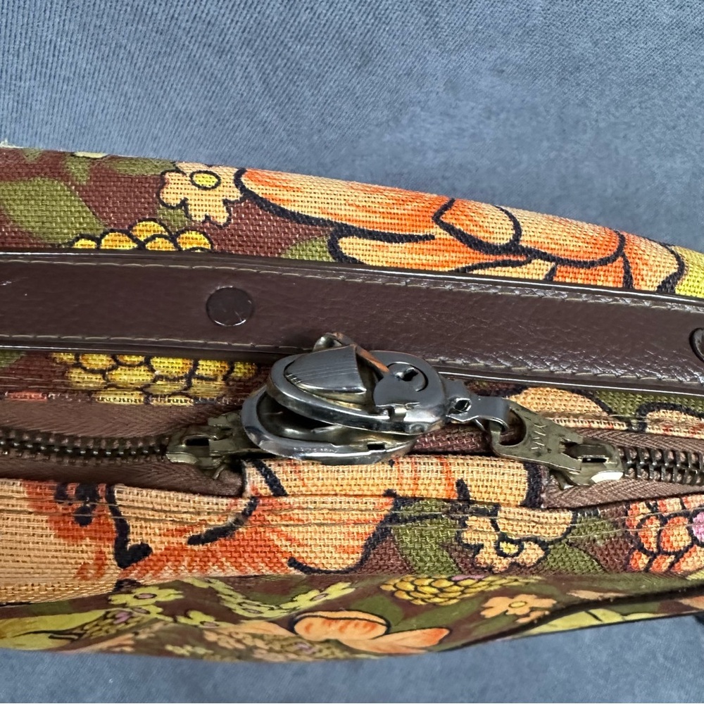 Vintage 1960s mod floral suitcase - Picture 5 of 6
